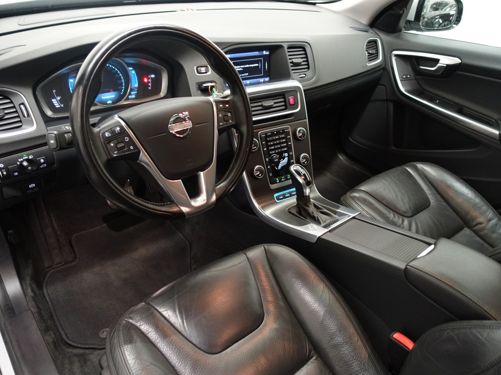 
Volvo V60 2.4 D6 AWD Plug-In Hybrid Pure Inscription Aut- Schuifdak, Camera, Park Assist, Memory, Blis, Lane Assist vol									