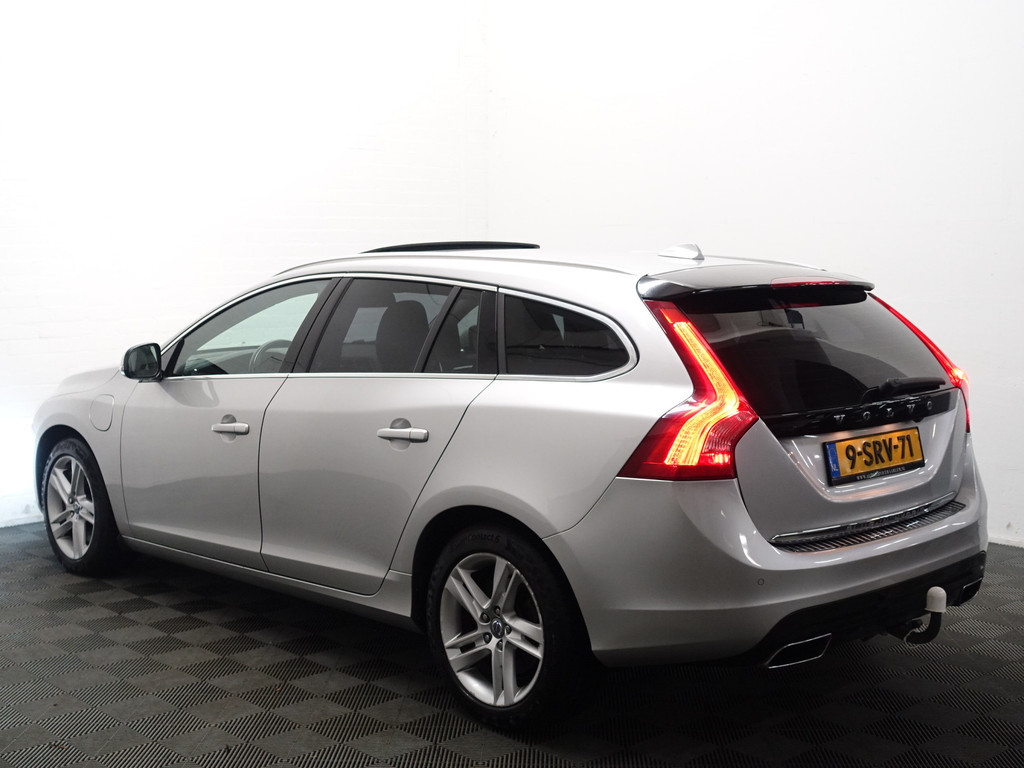 
Volvo V60 2.4 D6 AWD Plug-In Hybrid Pure Inscription Aut- Schuifdak, Camera, Park Assist, Memory, Blis, Lane Assist vol									