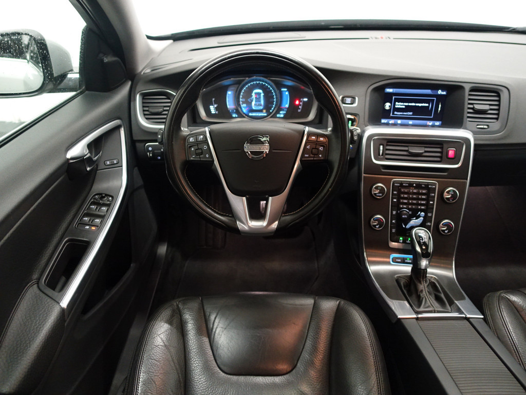 
Volvo V60 2.4 D6 AWD Plug-In Hybrid Pure Inscription Aut- Schuifdak, Camera, Park Assist, Memory, Blis, Lane Assist vol									