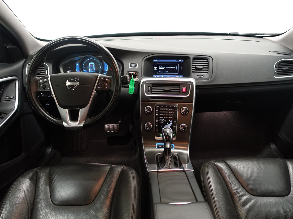 
Volvo V60 2.4 D6 AWD Plug-In Hybrid Pure Inscription Aut- Schuifdak, Camera, Park Assist, Memory, Blis, Lane Assist vol									