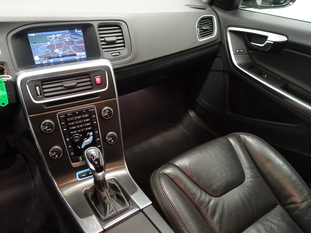 
Volvo V60 2.4 D6 AWD Plug-In Hybrid Pure Inscription Aut- Schuifdak, Camera, Park Assist, Memory, Blis, Lane Assist vol									