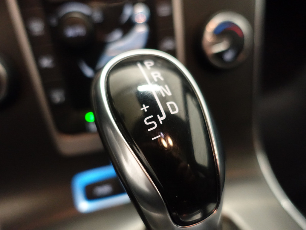 
Volvo V60 2.4 D6 AWD Plug-In Hybrid Pure Inscription Aut- Schuifdak, Camera, Park Assist, Memory, Blis, Lane Assist vol									