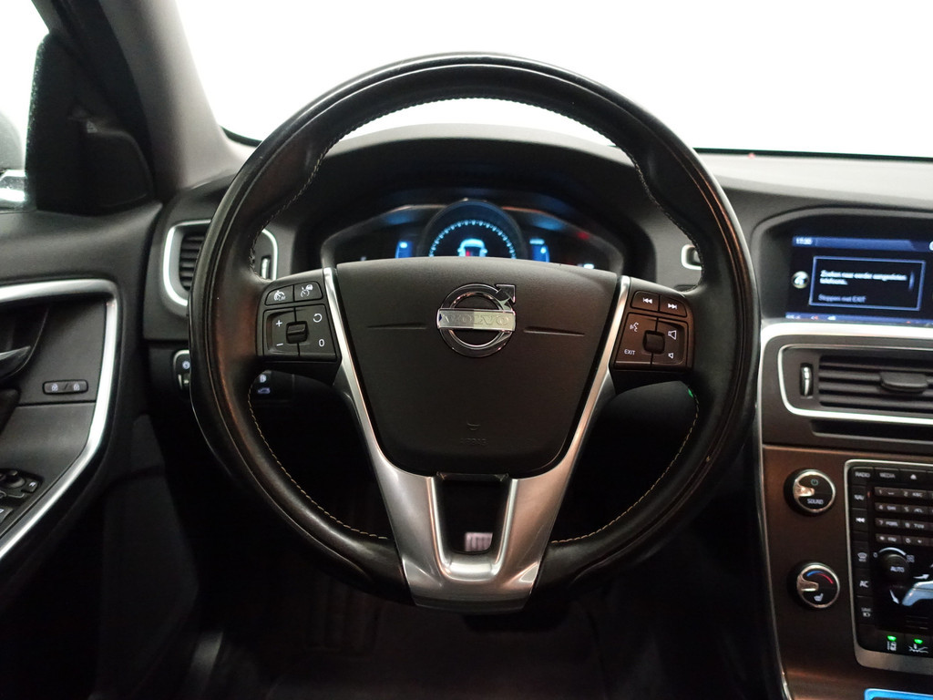 
Volvo V60 2.4 D6 AWD Plug-In Hybrid Pure Inscription Aut- Schuifdak, Camera, Park Assist, Memory, Blis, Lane Assist vol									