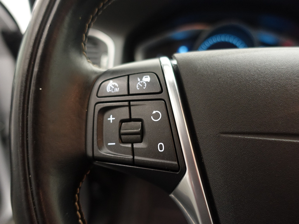 
Volvo V60 2.4 D6 AWD Plug-In Hybrid Pure Inscription Aut- Schuifdak, Camera, Park Assist, Memory, Blis, Lane Assist vol									