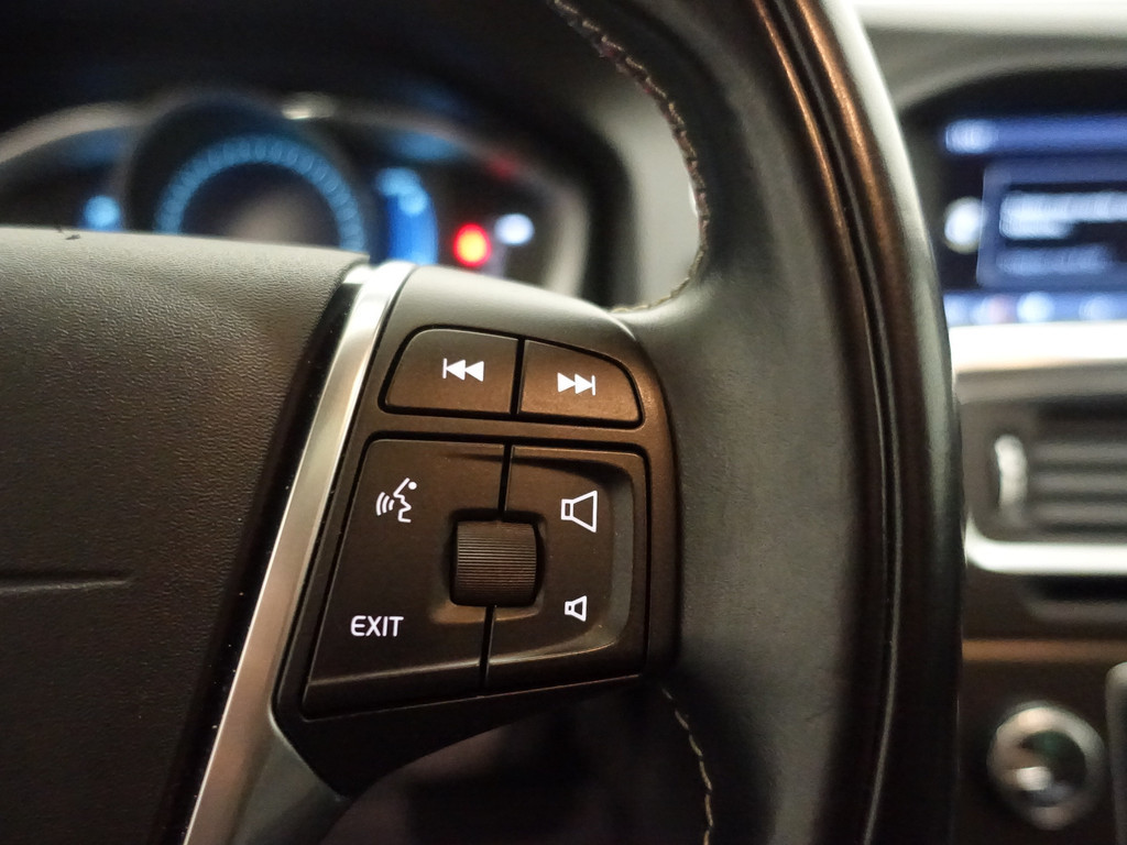 
Volvo V60 2.4 D6 AWD Plug-In Hybrid Pure Inscription Aut- Schuifdak, Camera, Park Assist, Memory, Blis, Lane Assist vol									