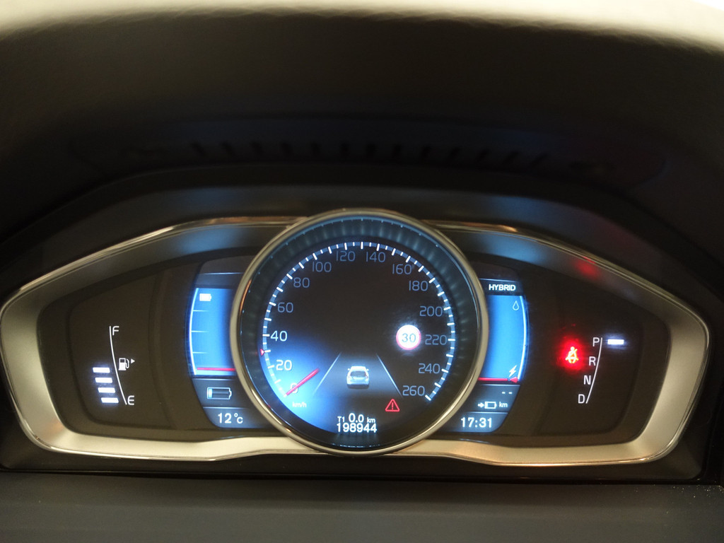 
Volvo V60 2.4 D6 AWD Plug-In Hybrid Pure Inscription Aut- Schuifdak, Camera, Park Assist, Memory, Blis, Lane Assist vol									