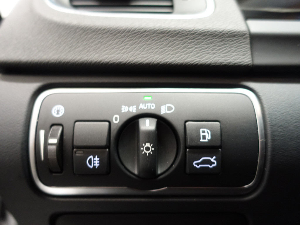 
Volvo V60 2.4 D6 AWD Plug-In Hybrid Pure Inscription Aut- Schuifdak, Camera, Park Assist, Memory, Blis, Lane Assist vol									