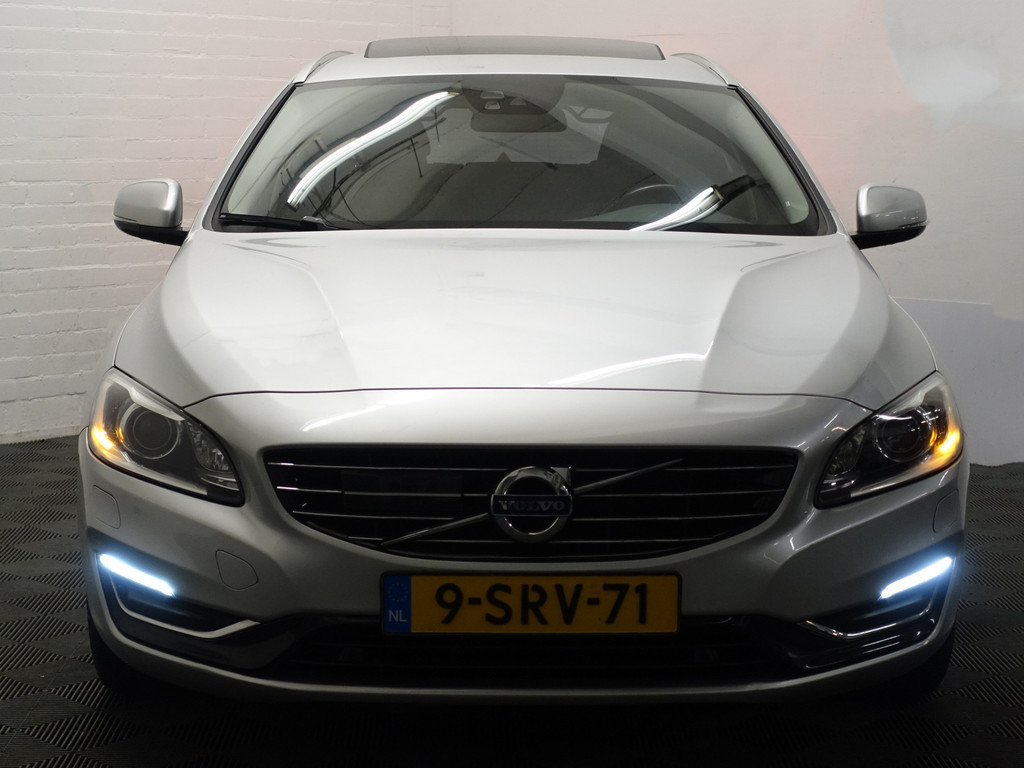 
Volvo V60 2.4 D6 AWD Plug-In Hybrid Pure Inscription Aut- Schuifdak, Camera, Park Assist, Memory, Blis, Lane Assist vol									