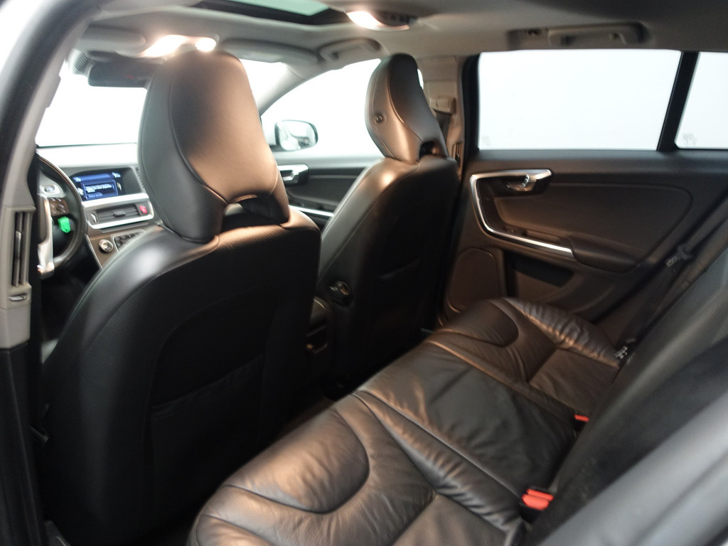 
Volvo V60 2.4 D6 AWD Plug-In Hybrid Pure Inscription Aut- Schuifdak, Camera, Park Assist, Memory, Blis, Lane Assist vol									