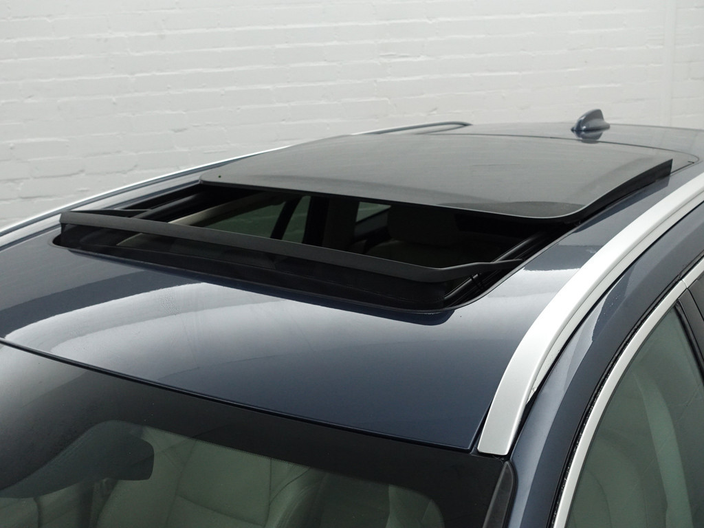 
								Volvo V60 2.0 T8 Twin Engine AWD Inscription- Design Leder, Panoramadak, Head Up, Memory, Blis, Xenon Led vol									