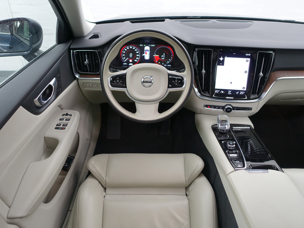 
								Volvo V60 2.0 T8 Twin Engine AWD Inscription- Design Leder, Panoramadak, Head Up, Memory, Blis, Xenon Led vol									