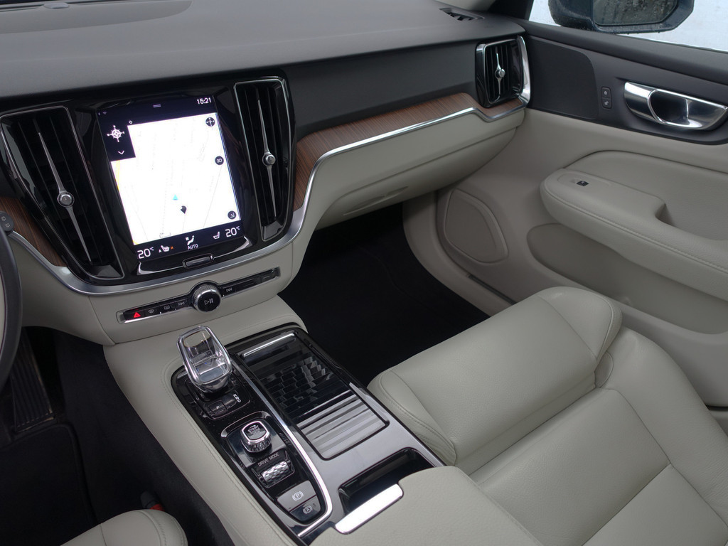 
								Volvo V60 2.0 T8 Twin Engine AWD Inscription- Design Leder, Panoramadak, Head Up, Memory, Blis, Xenon Led vol									