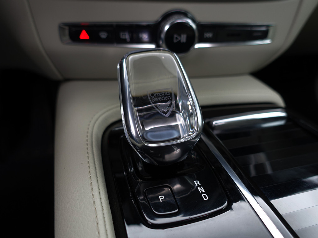
								Volvo V60 2.0 T8 Twin Engine AWD Inscription- Design Leder, Panoramadak, Head Up, Memory, Blis, Xenon Led vol									