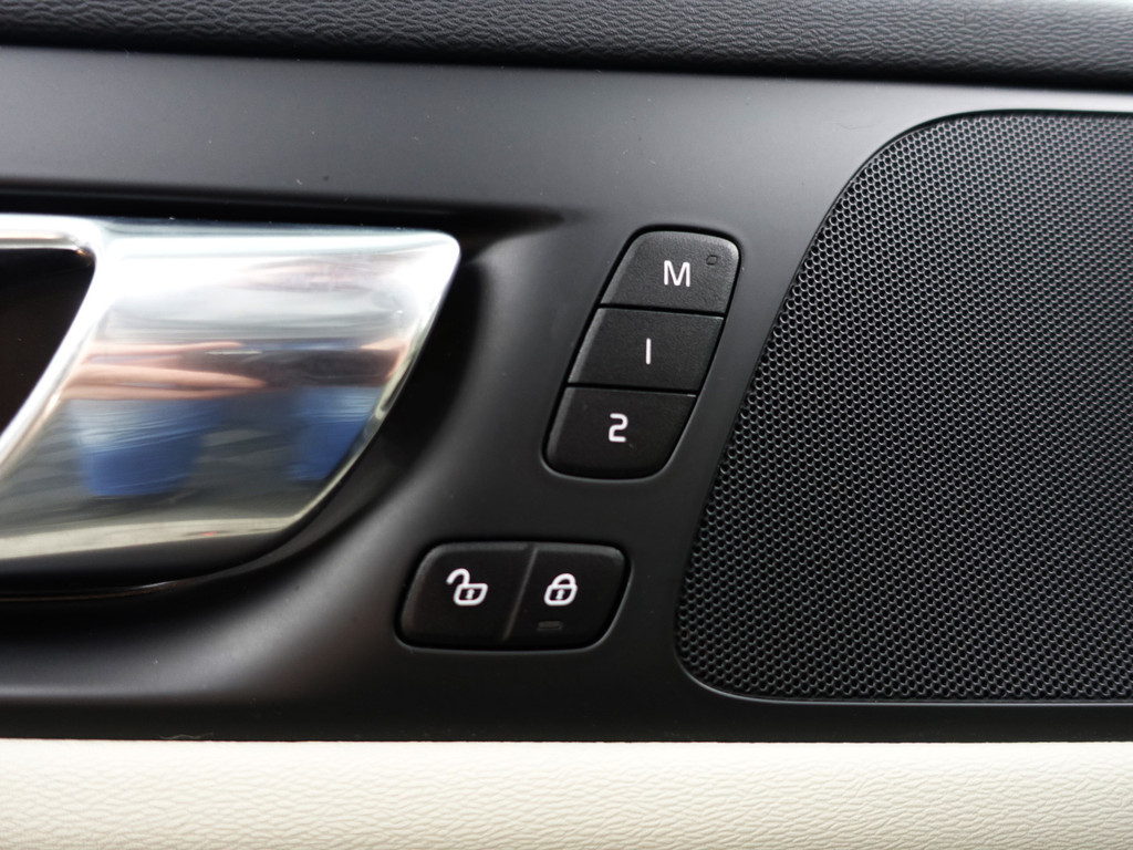 
								Volvo V60 2.0 T8 Twin Engine AWD Inscription- Design Leder, Panoramadak, Head Up, Memory, Blis, Xenon Led vol									