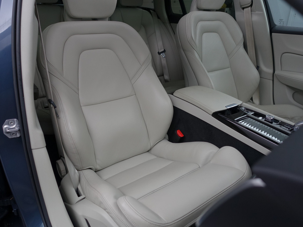 
								Volvo V60 2.0 T8 Twin Engine AWD Inscription- Design Leder, Panoramadak, Head Up, Memory, Blis, Xenon Led vol									