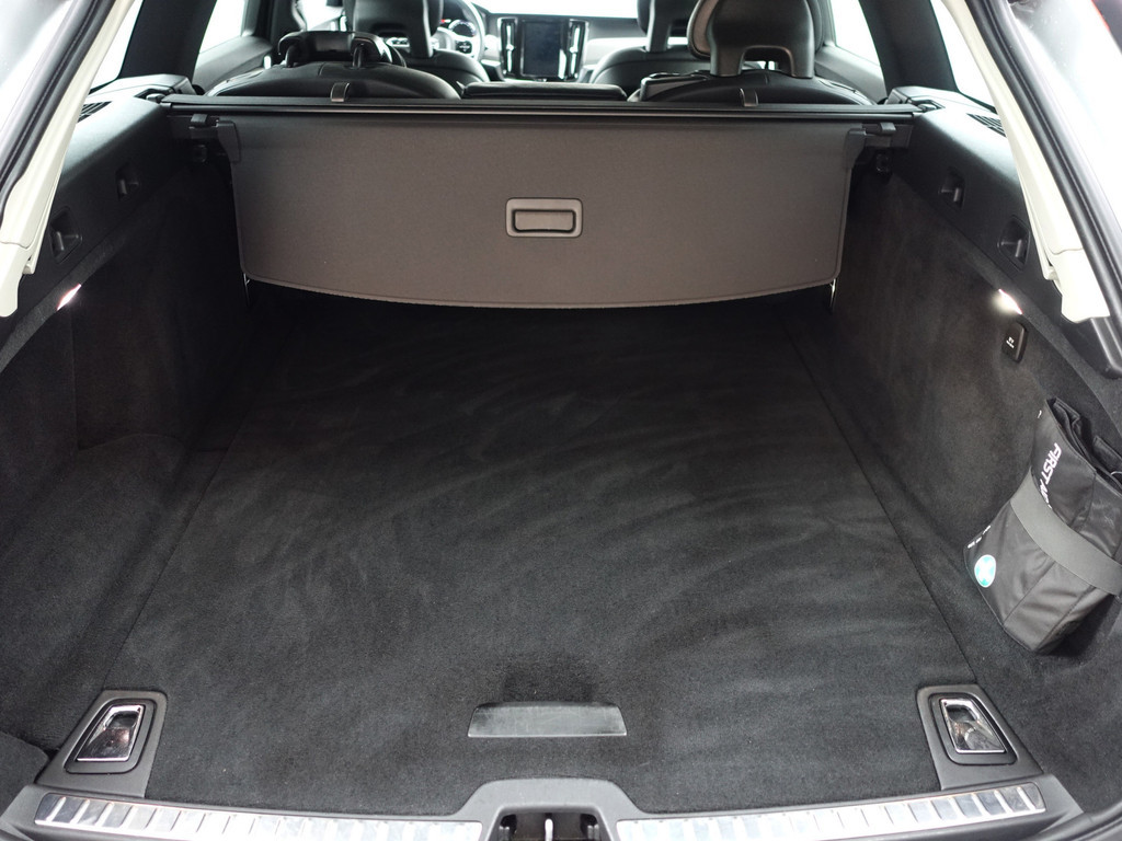 
Volvo V90 2.0 T4 Inscription Aut- Lane Assist, Head Up, Memory, Stuur/Stoelverwarming, Elek Trekhaak, Dynamic Select vol									