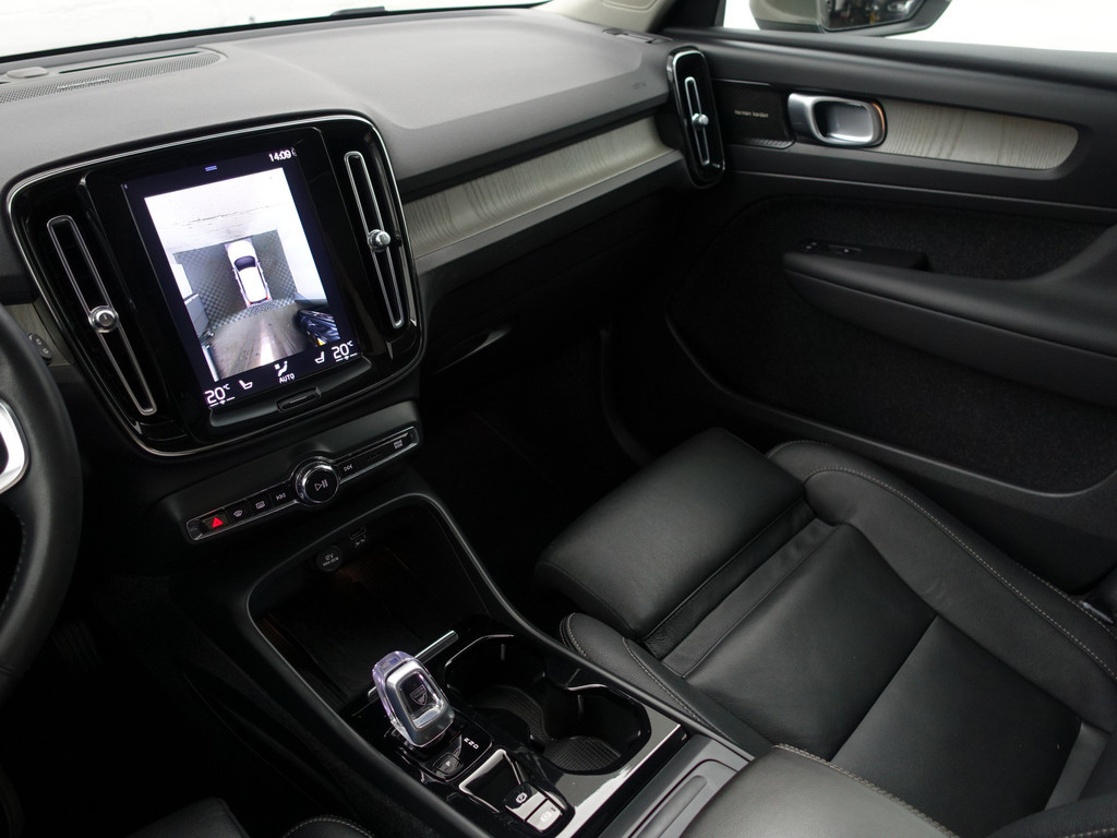 
								Volvo XC40 1.5 T3 Inscription Aut- Panodak, Harman Kardon, Stuur/Stoelverwarming, Lane Assist, Xenon Led, Virtual Cockpit vol									