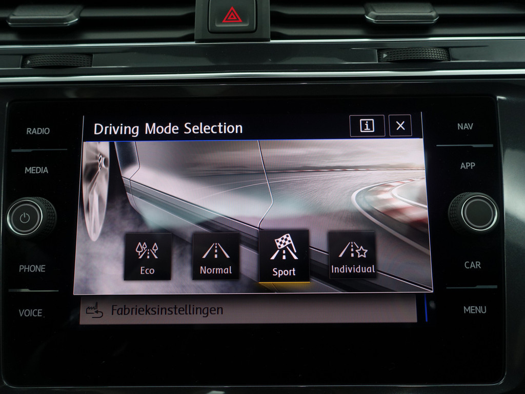 
Volkswagen Tiguan Allspace 1.5 TSI R-line+ Aut- 7 Pers, Panodak, Stoelmassage, Keyless, Virtual Cockpit, Park Pilot, ACC, Dynamic Select vol									