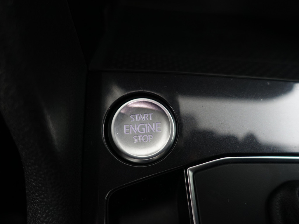 
Volkswagen Tiguan Allspace 1.5 TSI R-line+ Aut- 7 Pers, Panodak, Stoelmassage, Keyless, Virtual Cockpit, Park Pilot, ACC, Dynamic Select vol									