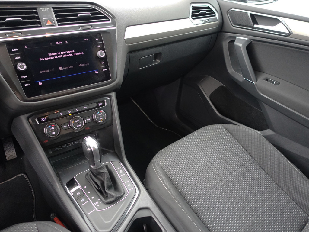 
Volkswagen Tiguan Allspace 1.4 TSI Highline Aut- 7 Pers, Carplay, Park Assist, Led, Ada Cruise, Clima vol									