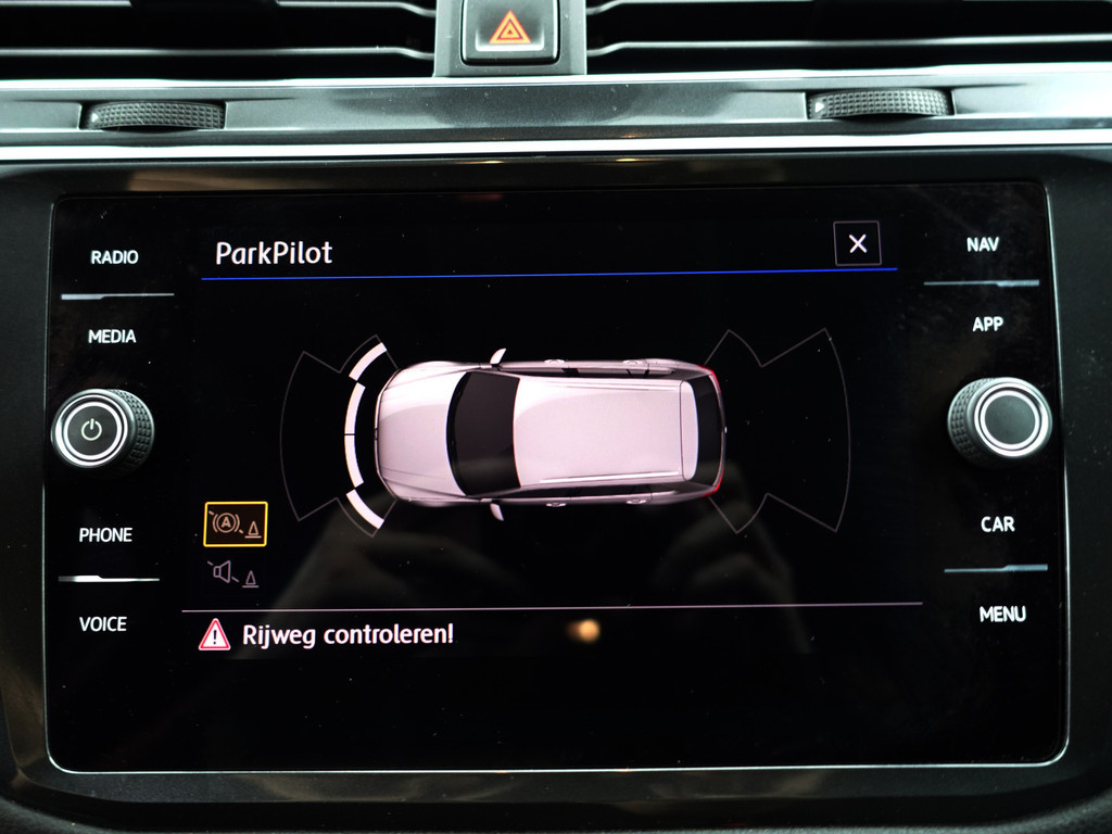 
Volkswagen Tiguan Allspace 1.4 TSI Highline Aut- 7 Pers, Carplay, Park Assist, Led, Ada Cruise, Clima vol									