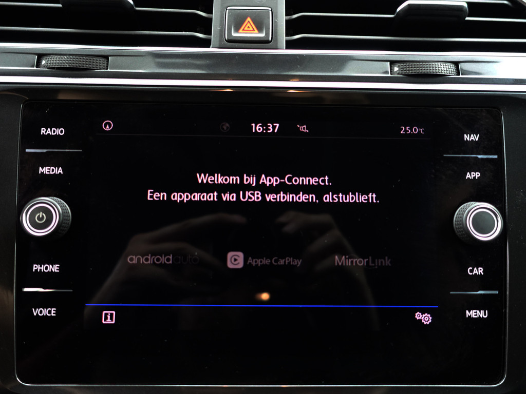 
Volkswagen Tiguan Allspace 1.4 TSI Highline Aut- 7 Pers, Carplay, Park Assist, Led, Ada Cruise, Clima vol									