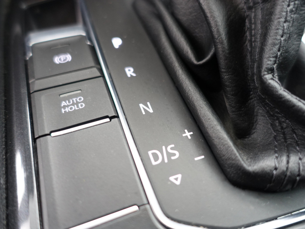 
Volkswagen Tiguan Allspace 1.4 TSI Highline Aut- 7 Pers, Carplay, Park Assist, Led, Ada Cruise, Clima vol									