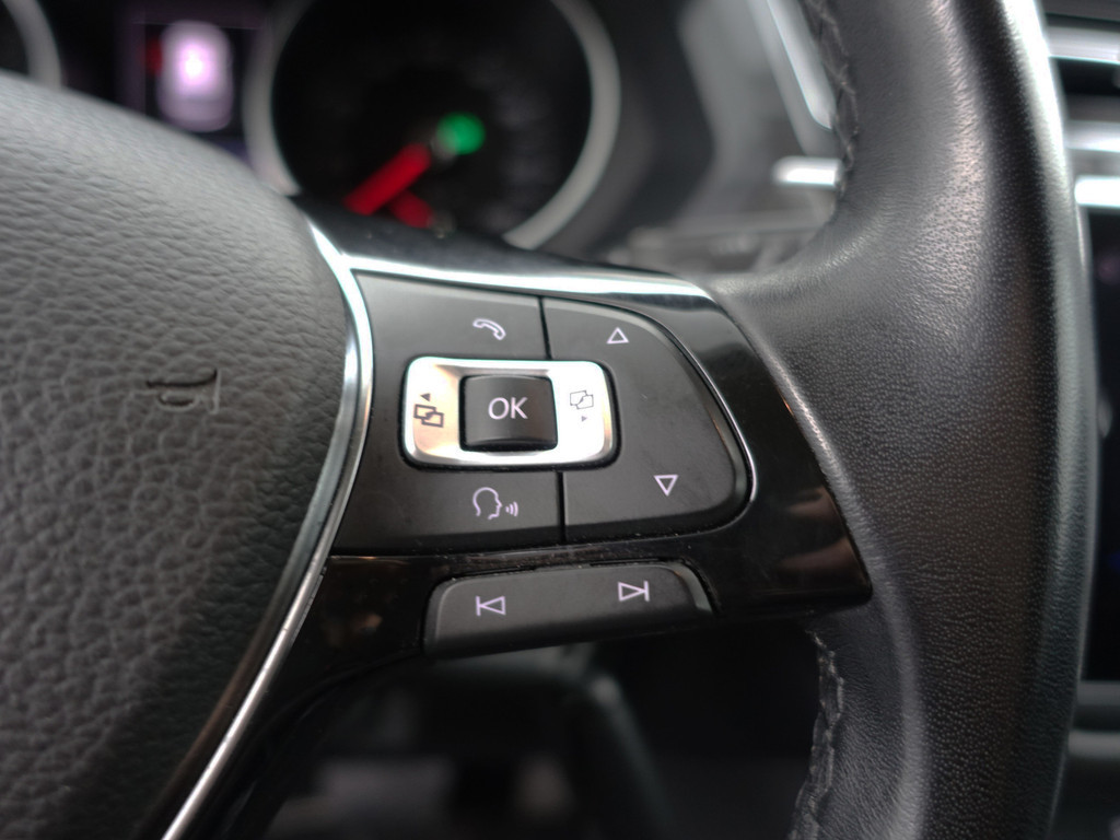 
Volkswagen Tiguan Allspace 1.4 TSI Highline Aut- 7 Pers, Carplay, Park Assist, Led, Ada Cruise, Clima vol									