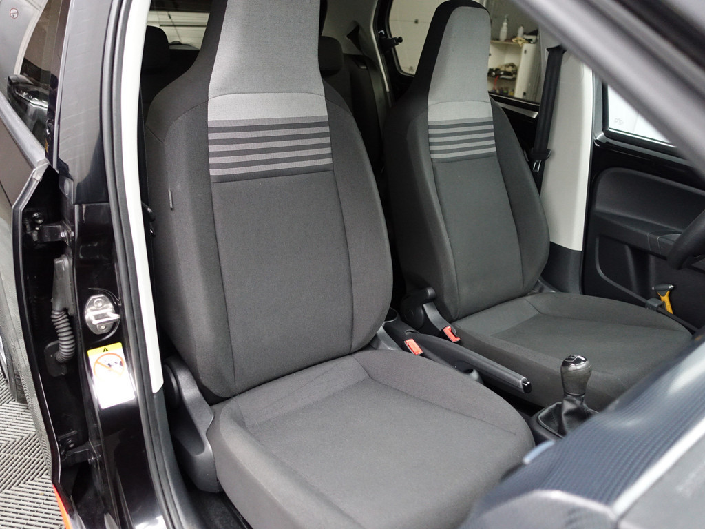 
Volkswagen up! 1.0 BMT R Line- Bluetooth audio, Cruise, Clima, Led, Carbon Interieur Afwerking, Privacy Glass vol									