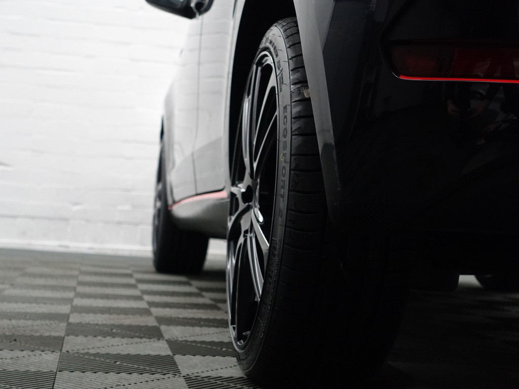 
Volkswagen up! 1.0 BMT R Line- Bluetooth audio, Cruise, Clima, Led, Carbon Interieur Afwerking, Privacy Glass vol									