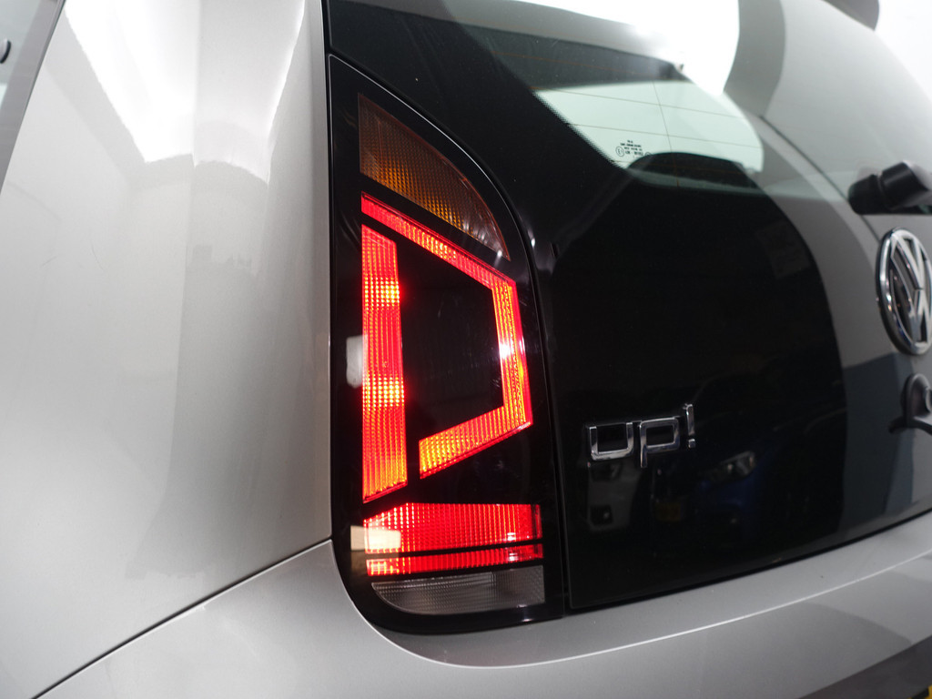 
								Volkswagen up! 1.0 BMT move up! 5 Drs, Clima, Comfort Interieur, Bluetooth Audio, Led, Spiegel Pakket vol									