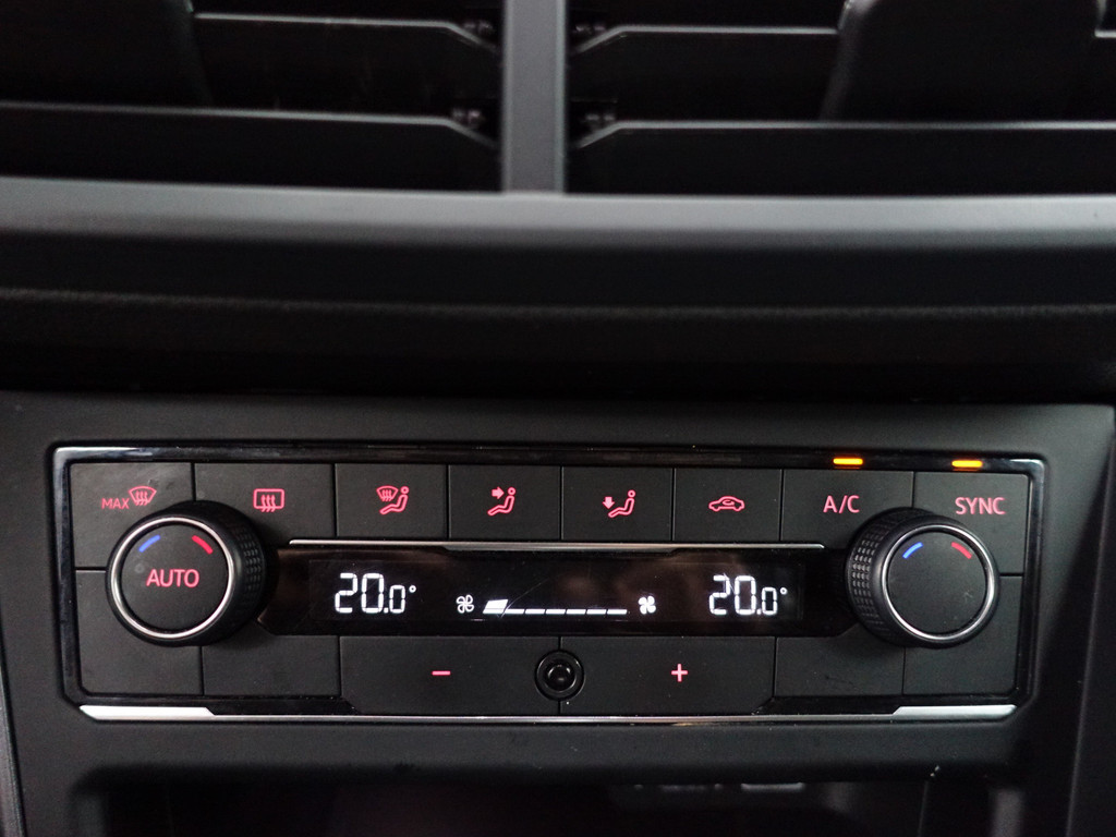 
Volkswagen Polo 1.0 TSI R-line Aut- Virtual cockpit, CarPlay, Dynamic Select, Park Assist, Ada Cruise vol									