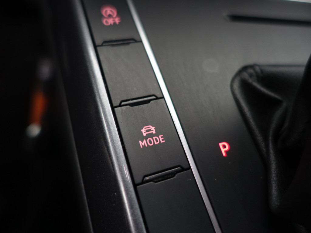 
Volkswagen Polo 1.0 TSI R-line Aut- Virtual cockpit, CarPlay, Dynamic Select, Park Assist, Ada Cruise vol									