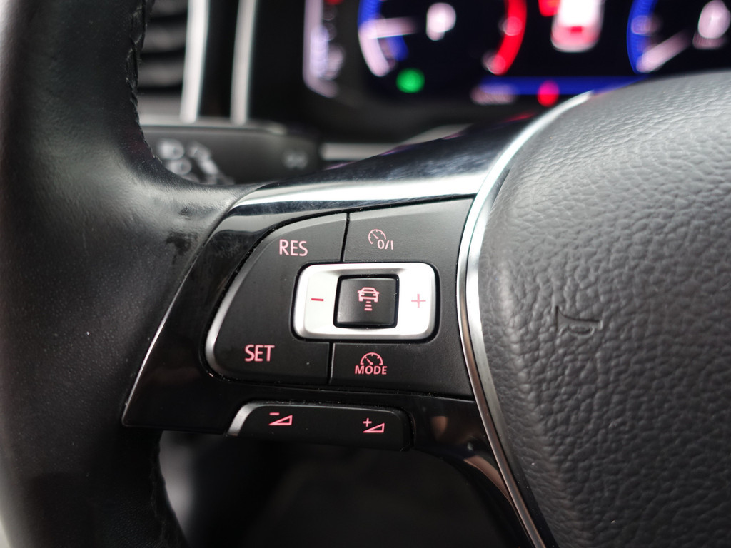 
Volkswagen Polo 1.0 TSI R-line Aut- Virtual cockpit, CarPlay, Dynamic Select, Park Assist, Ada Cruise vol									