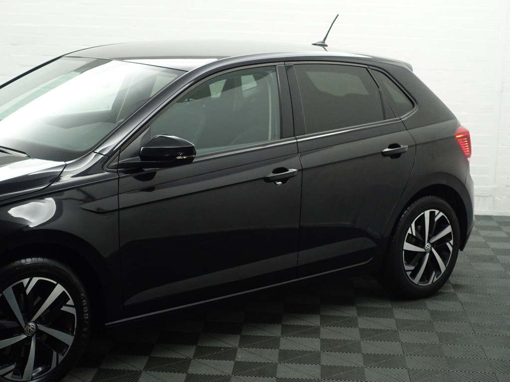 
Volkswagen Polo 1.0 TSI R-line Aut- Virtual cockpit, CarPlay, Dynamic Select, Park Assist, Ada Cruise vol									