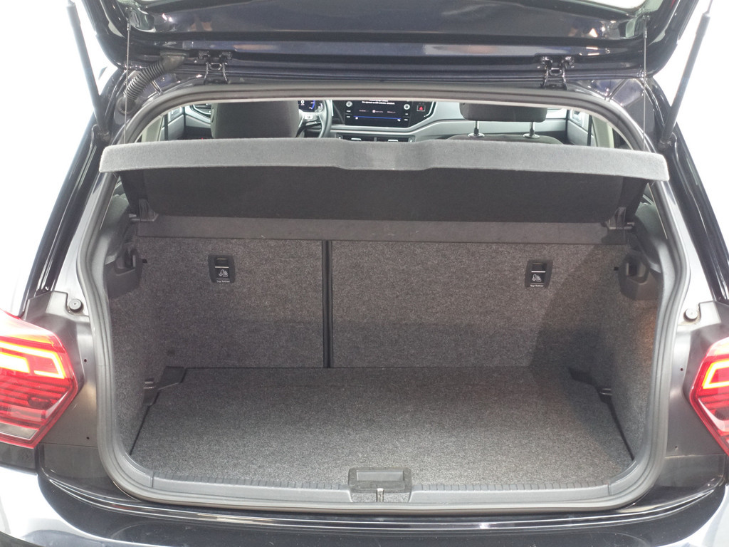 
Volkswagen Polo 1.0 TSI R-line Aut- Virtual cockpit, CarPlay, Dynamic Select, Park Assist, Ada Cruise vol									