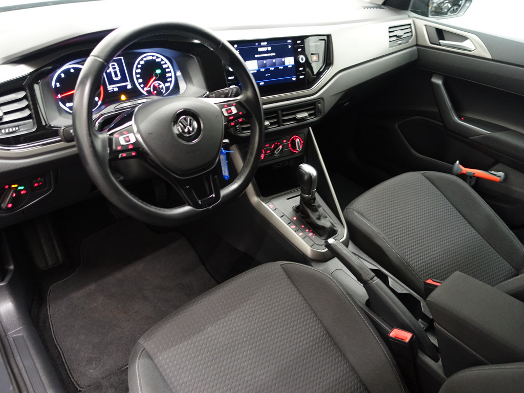 
Volkswagen Polo 1.0 TSI Highline+ Aut- Park Pilot, Park Assist, Ada Cruise, Carplay, Navi, Clima vol									
