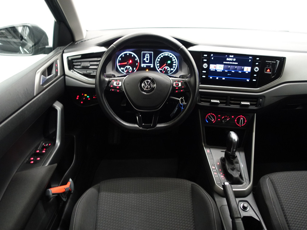 
Volkswagen Polo 1.0 TSI Highline+ Aut- Park Pilot, Park Assist, Ada Cruise, Carplay, Navi, Clima vol									