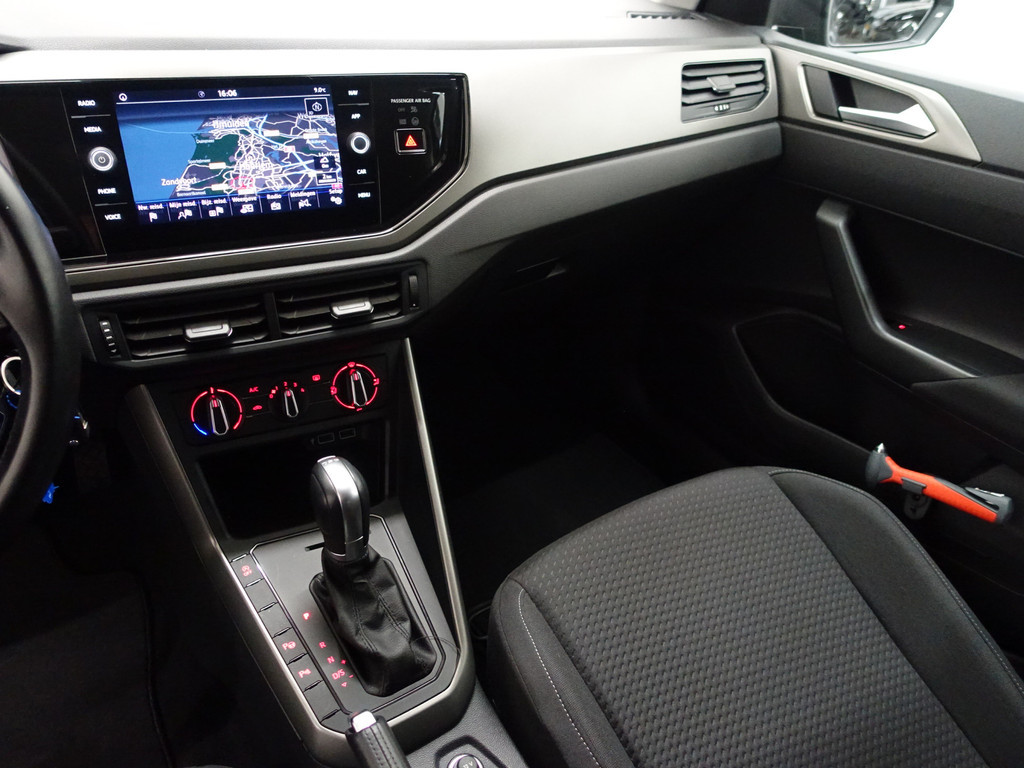 
Volkswagen Polo 1.0 TSI Highline+ Aut- Park Pilot, Park Assist, Ada Cruise, Carplay, Navi, Clima vol									