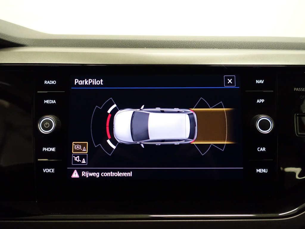 
Volkswagen Polo 1.0 TSI Highline+ Aut- Park Pilot, Park Assist, Ada Cruise, Carplay, Navi, Clima vol									