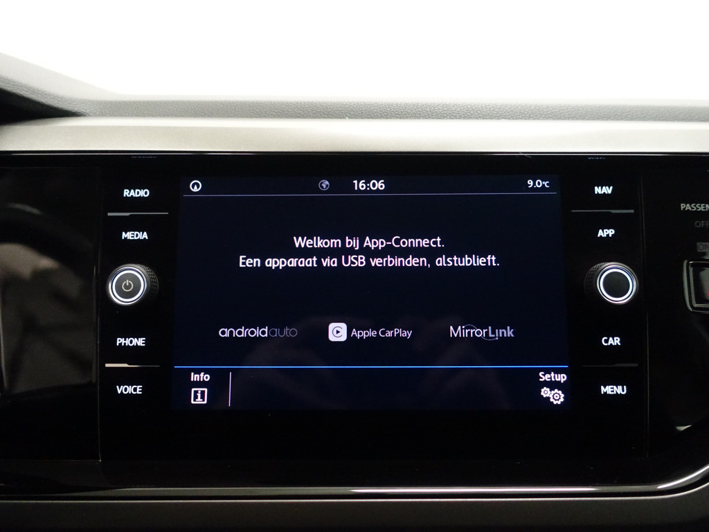 
Volkswagen Polo 1.0 TSI Highline+ Aut- Park Pilot, Park Assist, Ada Cruise, Carplay, Navi, Clima vol									