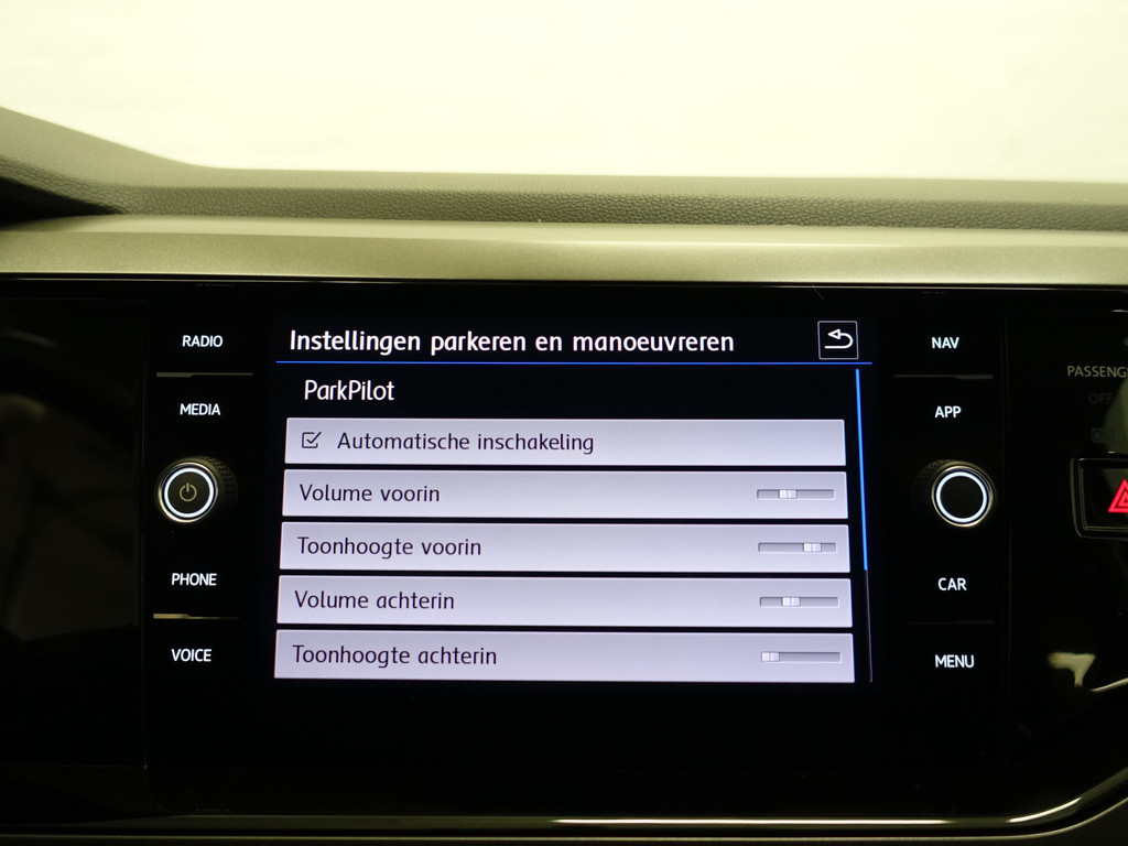 
Volkswagen Polo 1.0 TSI Highline+ Aut- Park Pilot, Park Assist, Ada Cruise, Carplay, Navi, Clima vol									