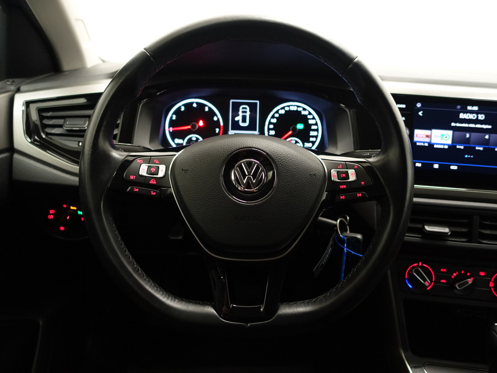 
Volkswagen Polo 1.0 TSI Highline+ Aut- Park Pilot, Park Assist, Ada Cruise, Carplay, Navi, Clima vol									