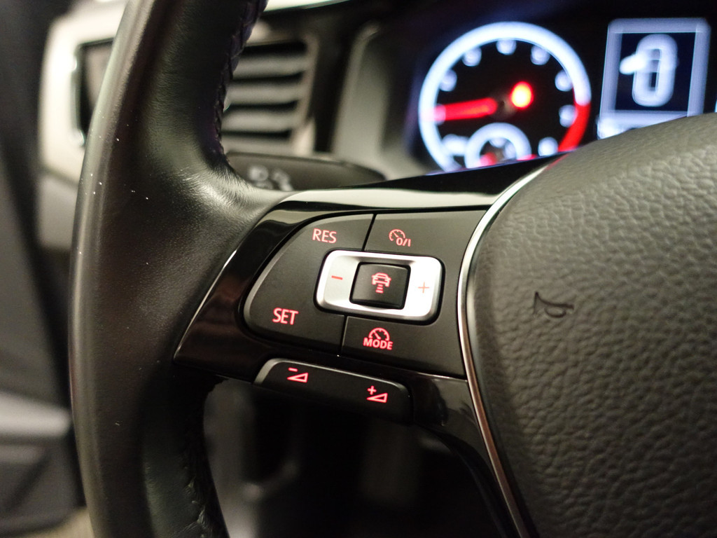 
Volkswagen Polo 1.0 TSI Highline+ Aut- Park Pilot, Park Assist, Ada Cruise, Carplay, Navi, Clima vol									