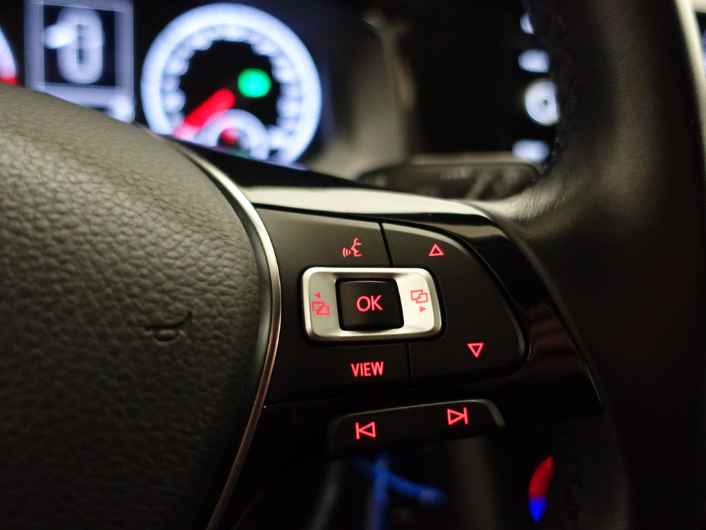 
Volkswagen Polo 1.0 TSI Highline+ Aut- Park Pilot, Park Assist, Ada Cruise, Carplay, Navi, Clima vol									