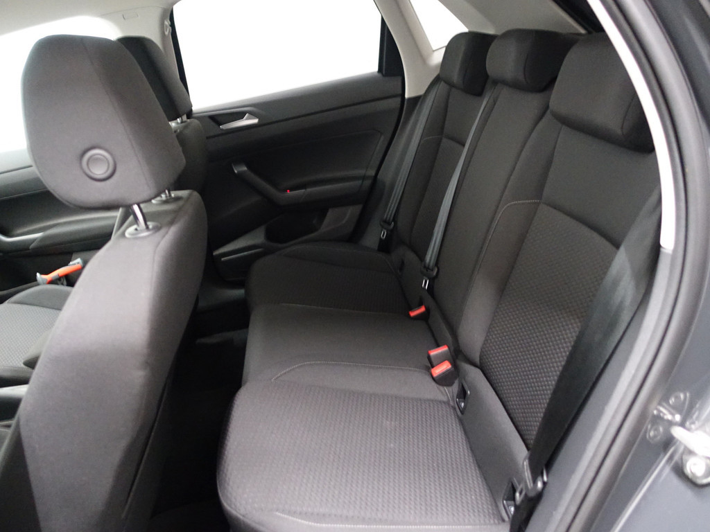 
Volkswagen Polo 1.0 TSI Highline+ Aut- Park Pilot, Park Assist, Ada Cruise, Carplay, Navi, Clima vol									