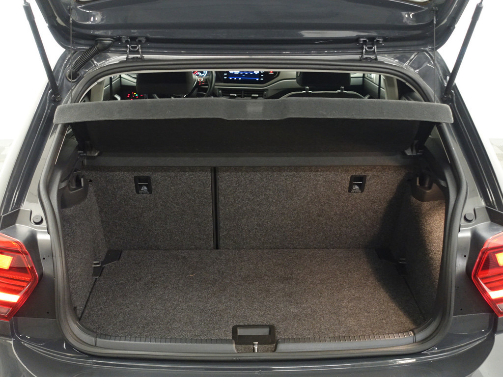 
Volkswagen Polo 1.0 TSI Highline+ Aut- Park Pilot, Park Assist, Ada Cruise, Carplay, Navi, Clima vol									