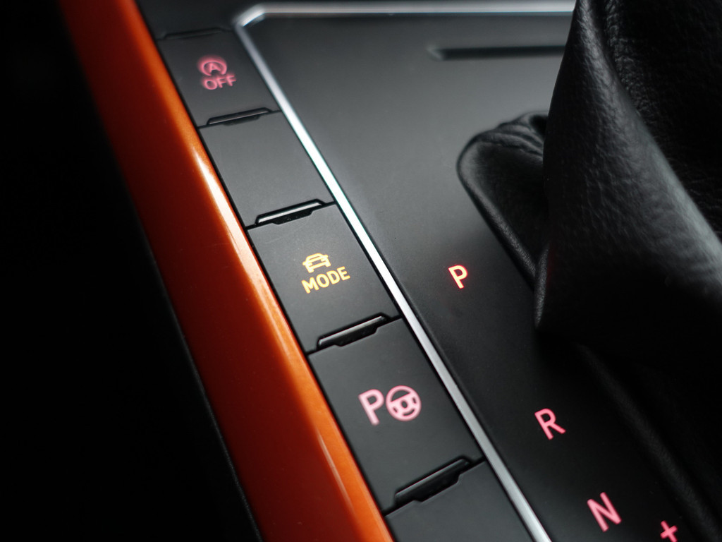 
								Volkswagen Polo 1.0 TSI R Line Aut- Panodak, Xenon Led, Dynamic Select, CarPlay, Camera, Virtual Cockpit, Park Assist, Park Pilot vol									