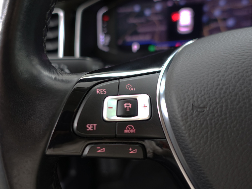 
								Volkswagen Polo 1.0 TSI R Line Aut- Panodak, Xenon Led, Dynamic Select, CarPlay, Camera, Virtual Cockpit, Park Assist, Park Pilot vol									