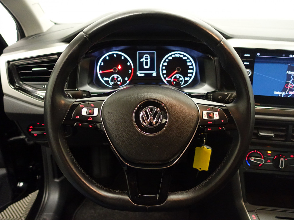 
								Volkswagen Polo 1.0 TSI Highline+ Carplay, Led, Park Assist, Navi, Clima, Ada Cruise vol									